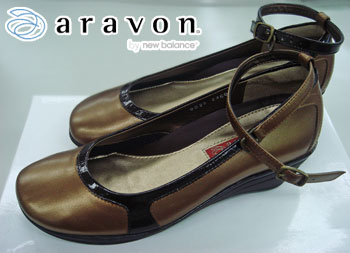 aravon. by New Balance